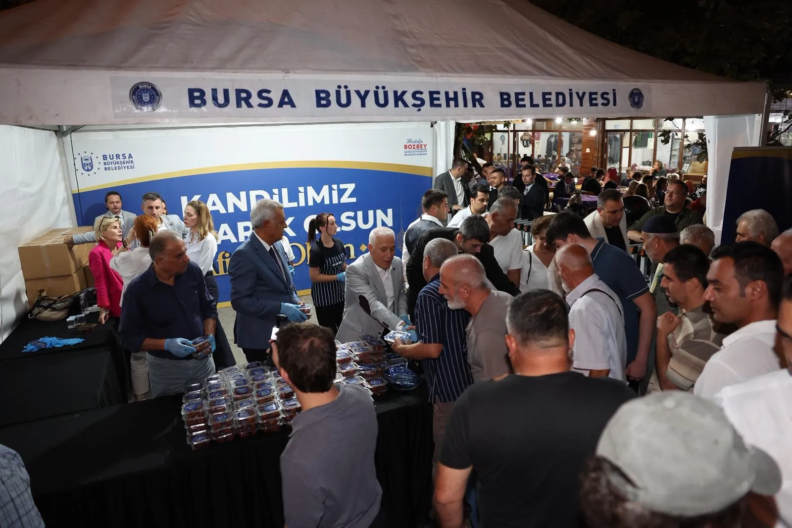 Bursa Büyükşehir Belediyesi’nden Mevlid Kandili’nde Tatlı Ikramı (1)