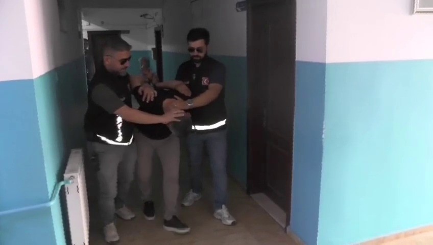 Bursa’da 9 Ayrı Suçtan Aranan Firari Yakalandı (3)