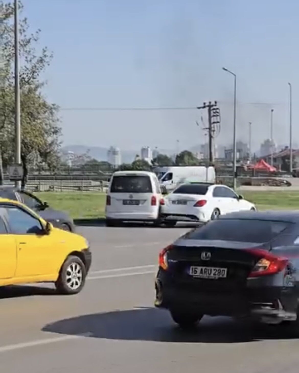 Bursa’da Anayolda Geri Geri Giden Sürücü Gencgazete (2)