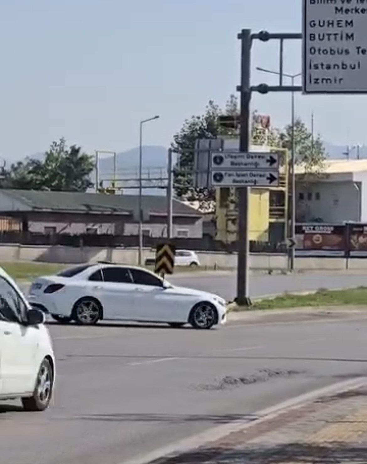 Bursa’da Anayolda Geri Geri Giden Sürücü Gencgazete (4)