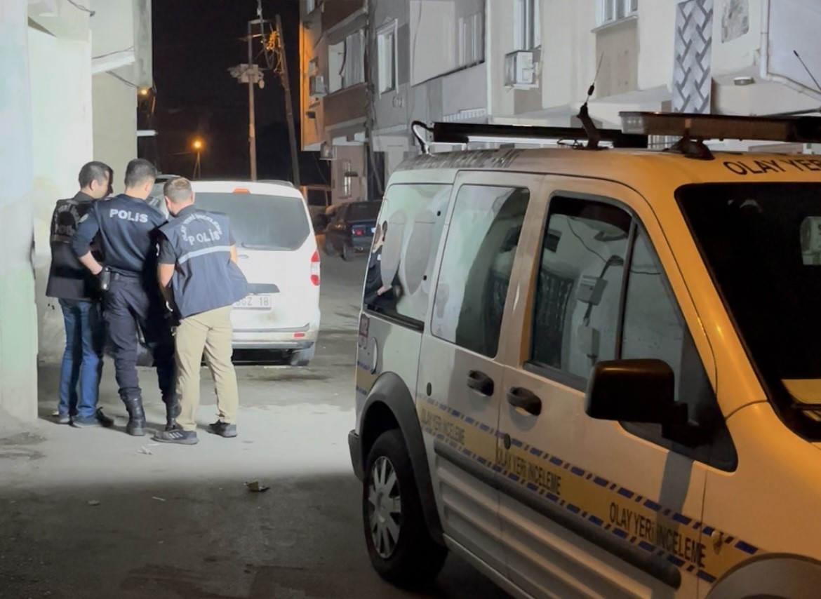 Bursa'da Gece Yarısı Husumetlisinin Aracını Kundakladı (1)