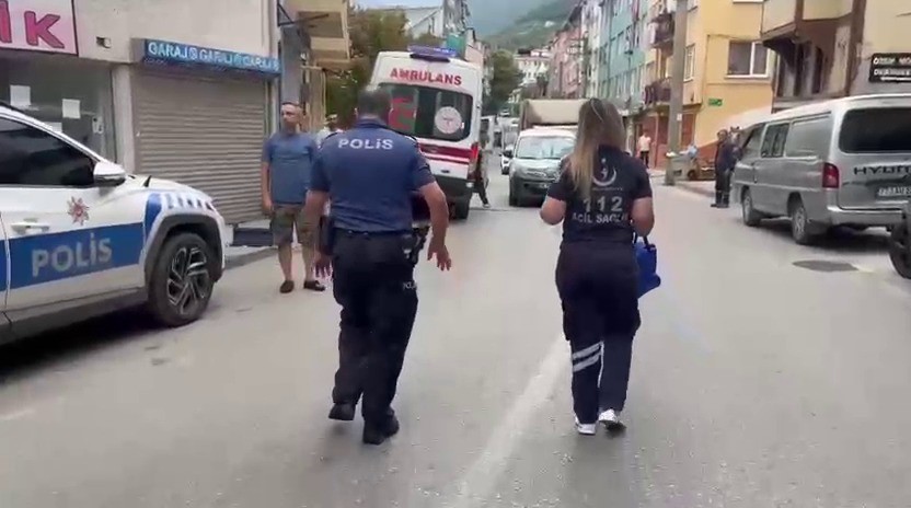 Bursa'da İhbara Giden Polisler Pitbull Saldırısına Uğradı (1)