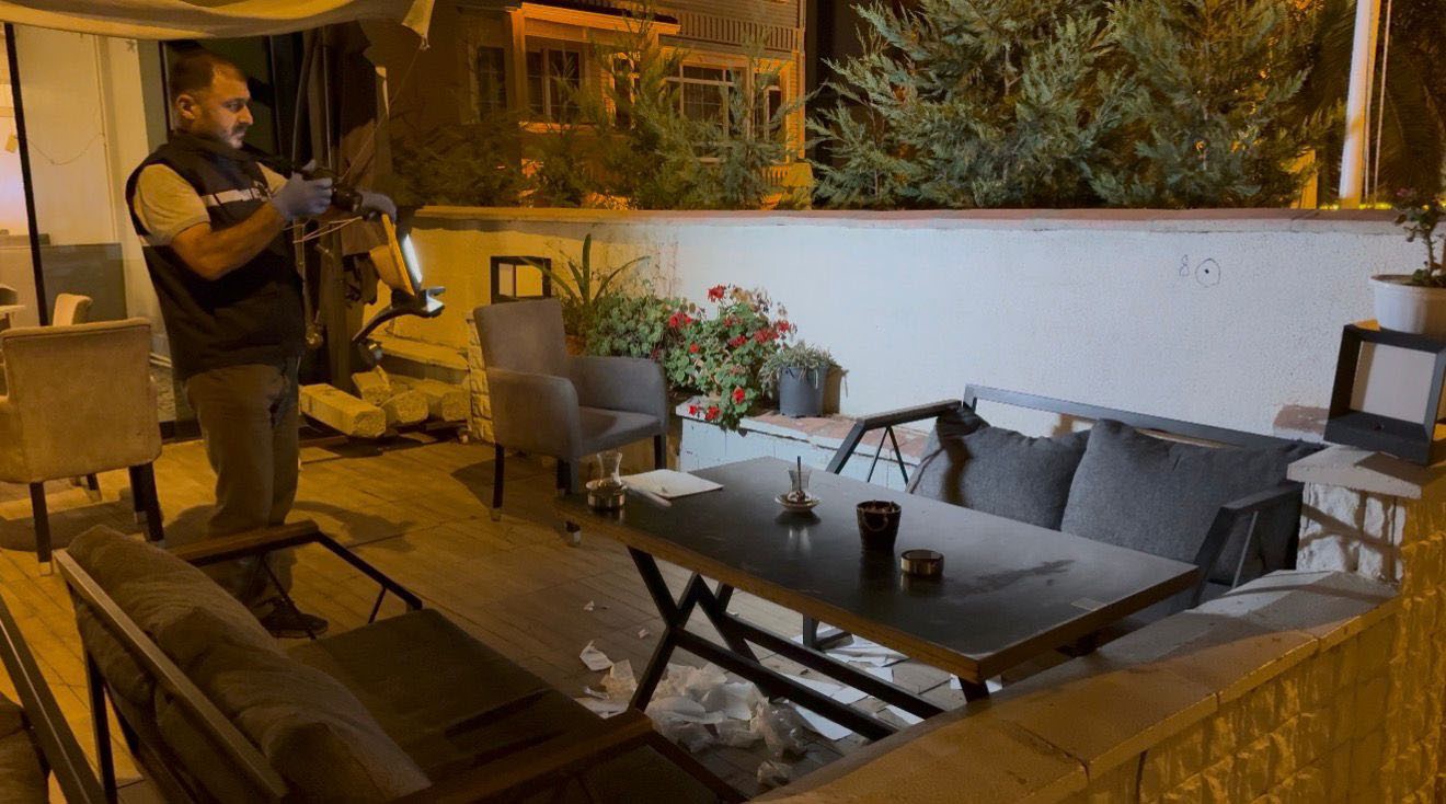 Bursa'da Kafeye Silahlı Saldırı Kamerada (2)