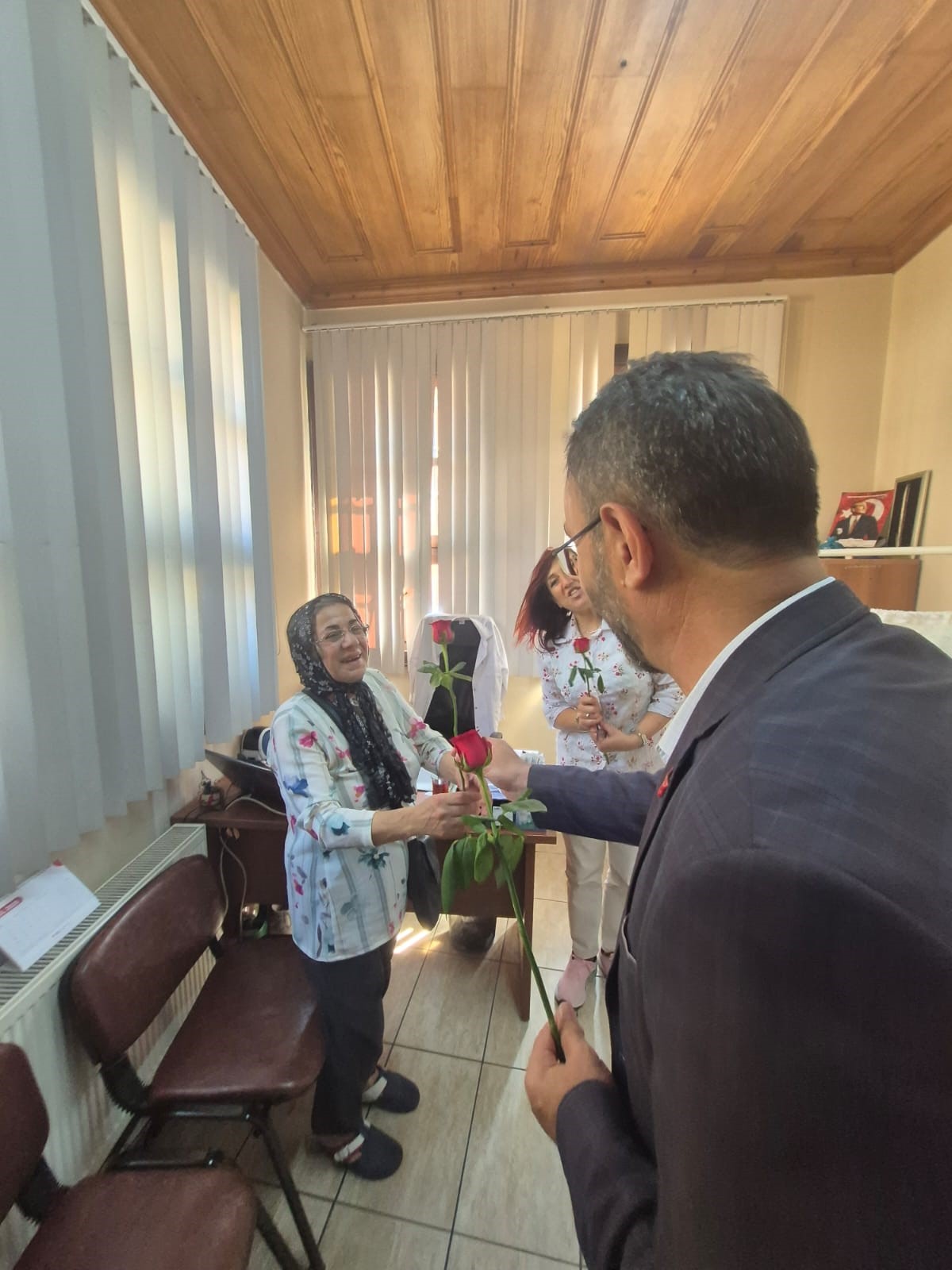 Bursa’da Mevlid Kandili’nde Gül Dağıtıldı (2)