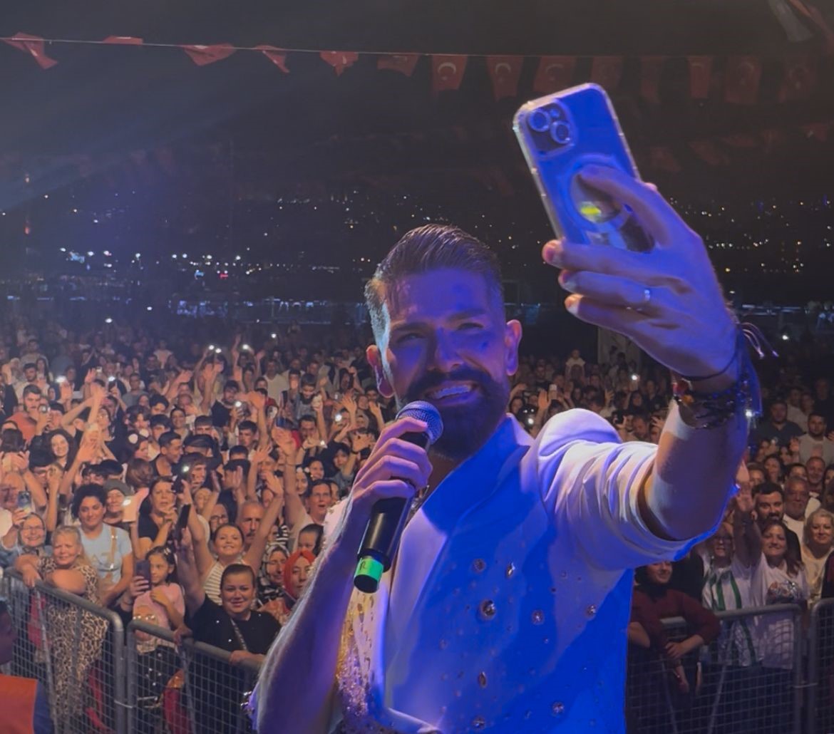 Bursa’da Milyonluk Sahne Ücretini Elinin Tersiyle İtti (1)-1