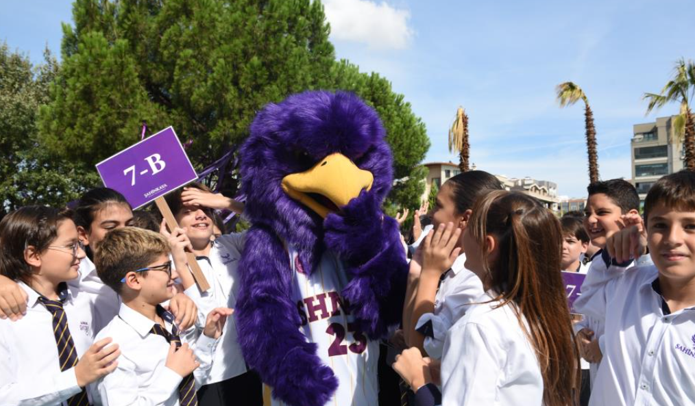 Bursa'da Okulun Maskotu 'Kaya' Zumba Dansı Yaptı (1)