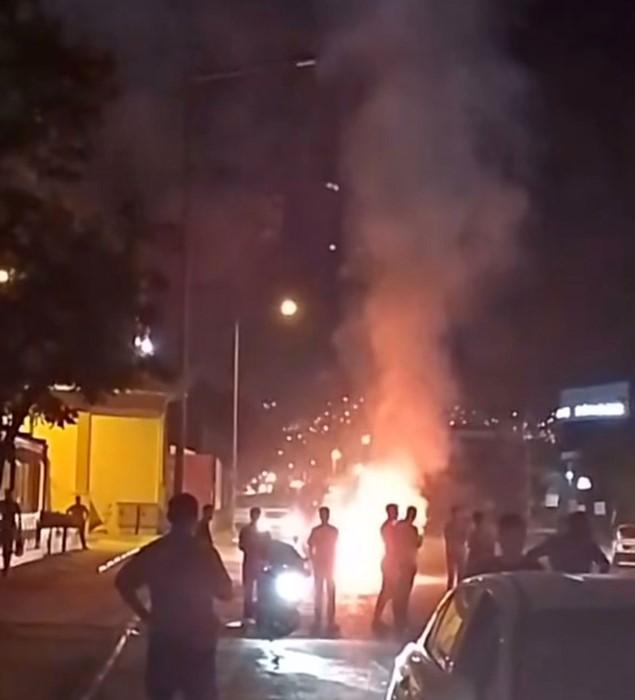 Bursa'da Seyir Halindeki Araç Alev Topuna Döndü (1)-1