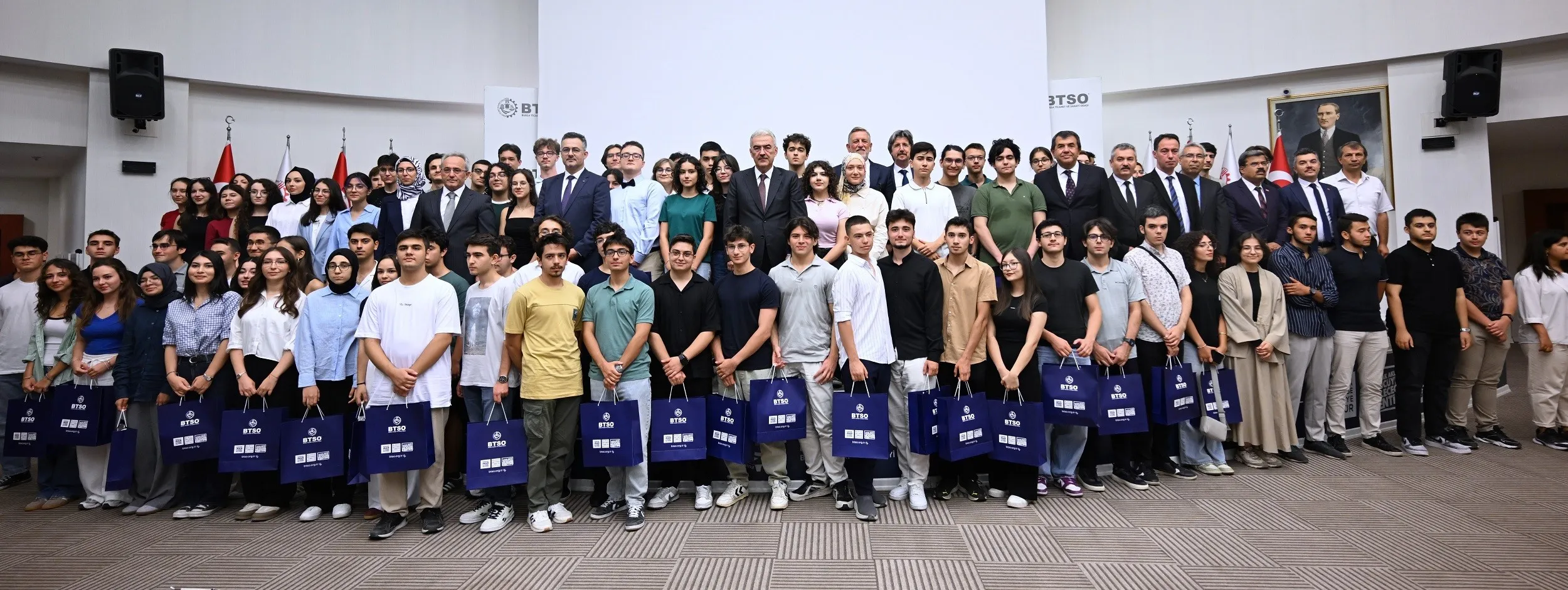 Bursa’da Yks’de İlk 1000’E Giren Öğrenciler Ödüllendirildi (2)