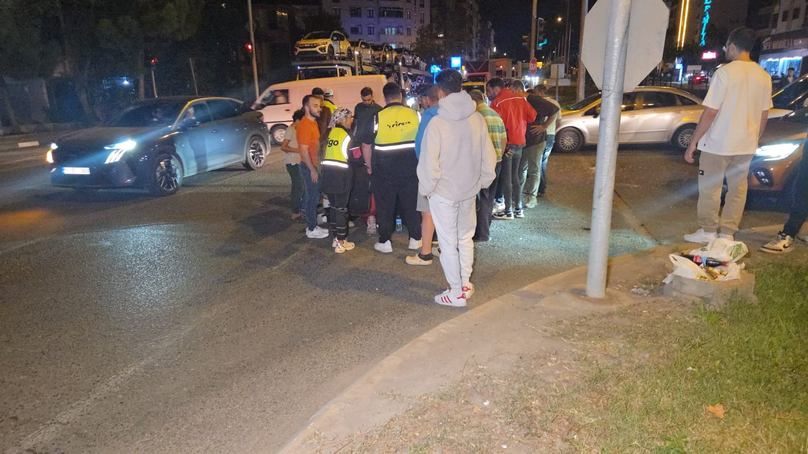 Bursa'da Yolun Karşısına Geçmek İsteyen Yayaya Araç Çarptı (1)