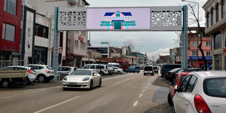 Bursa'nın Para Basan Caddesinde Binlerce Dükkan Kepenk Indirdi (2)-1