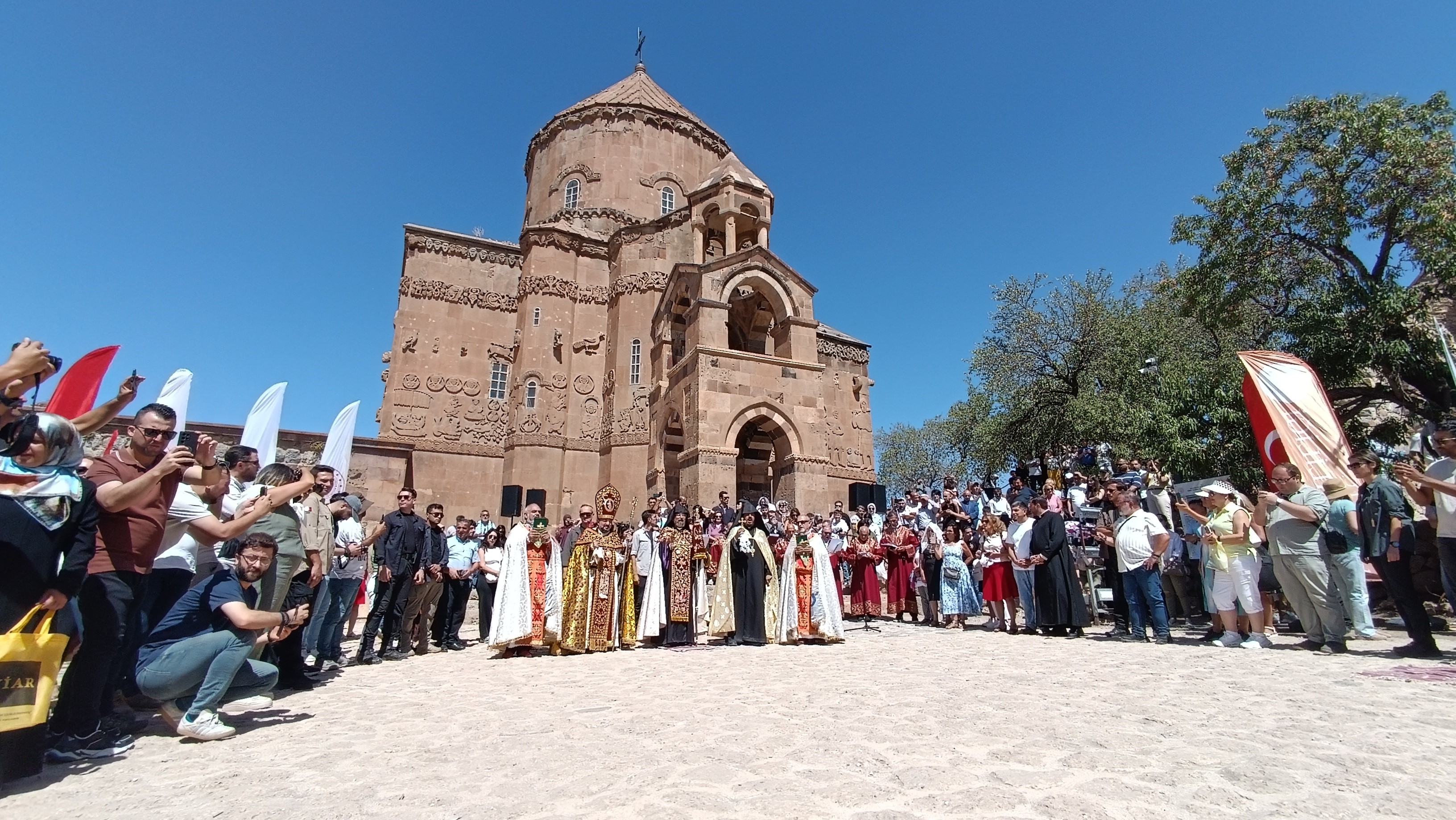 Ermeni Ayini Gencgazete (1)