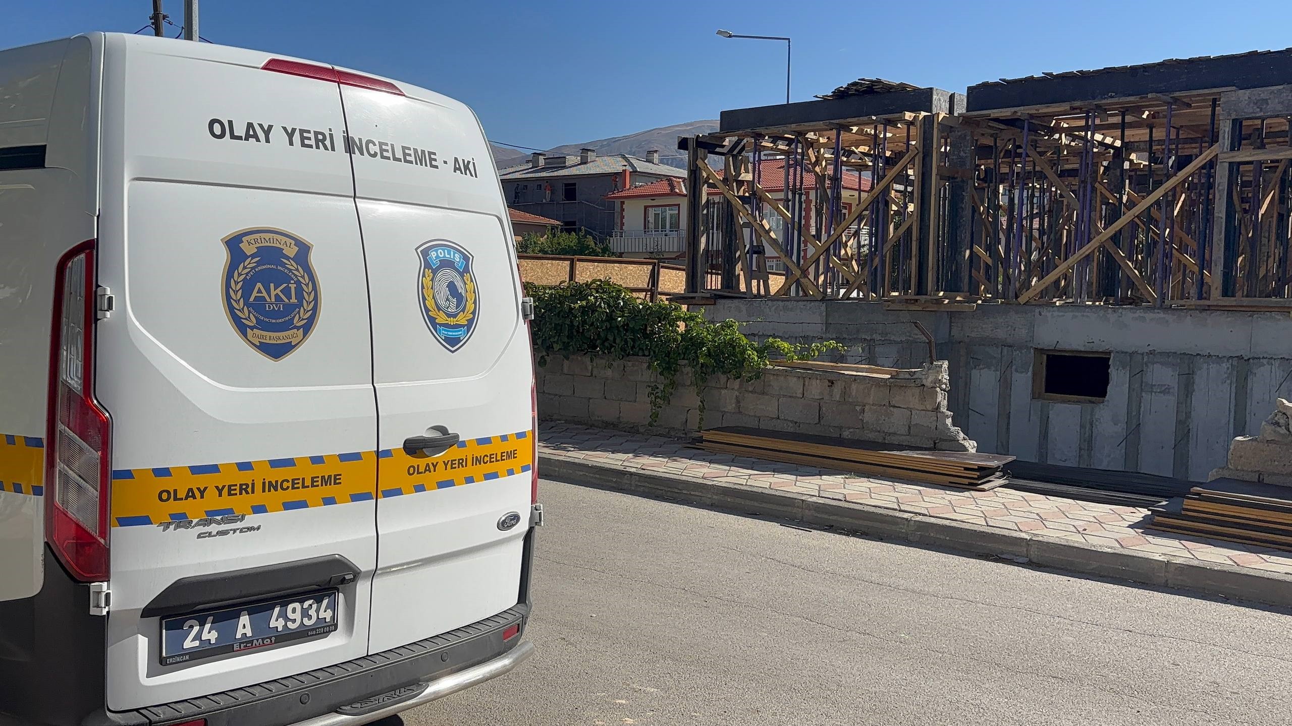 Erzincan’da Inşaattan Düşen Işçi Ağır Yaralandı (1)