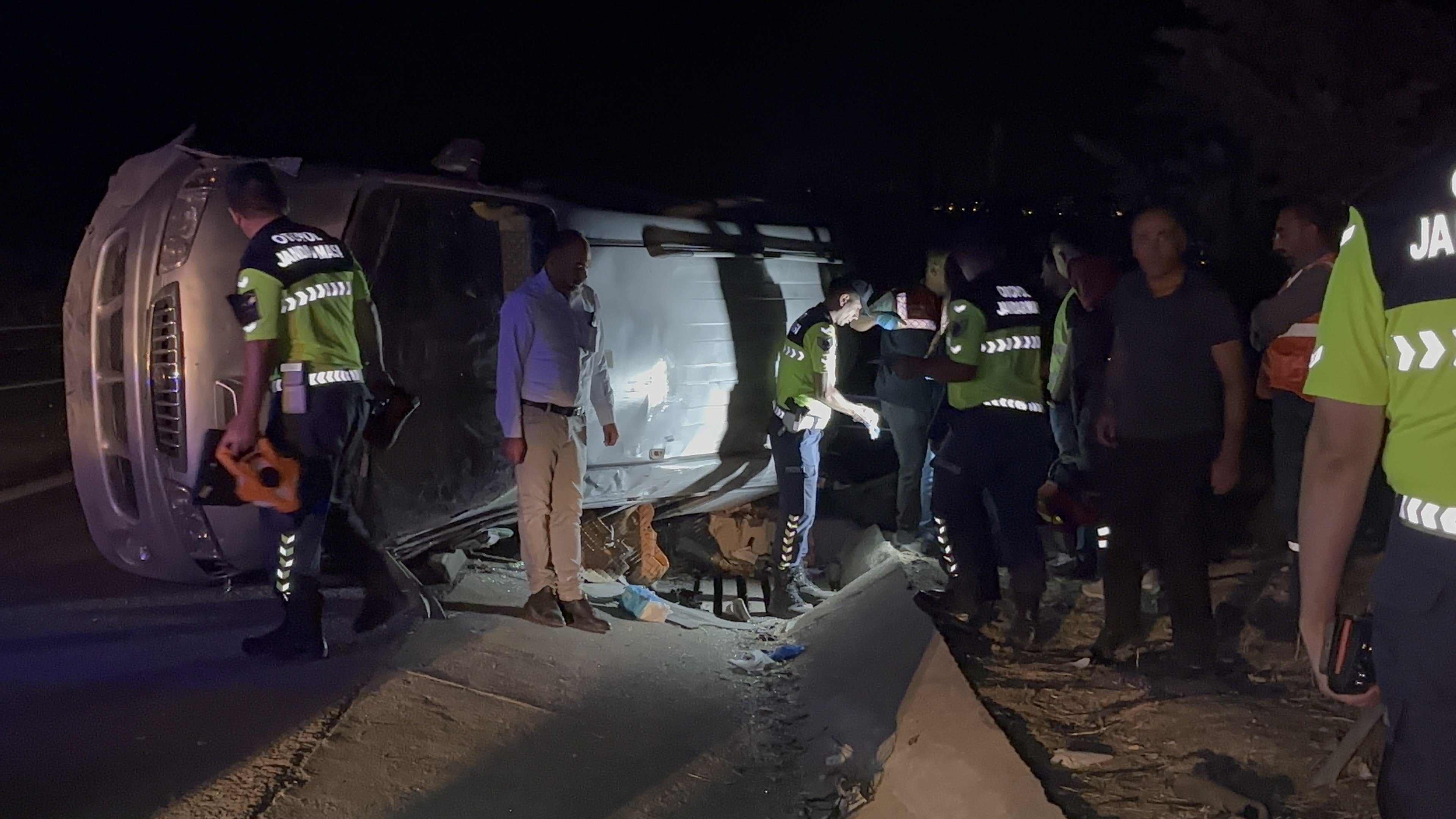 Gaziantep’te Minibüs Devrildi 2 Ölü, 8 Yaralı (2)