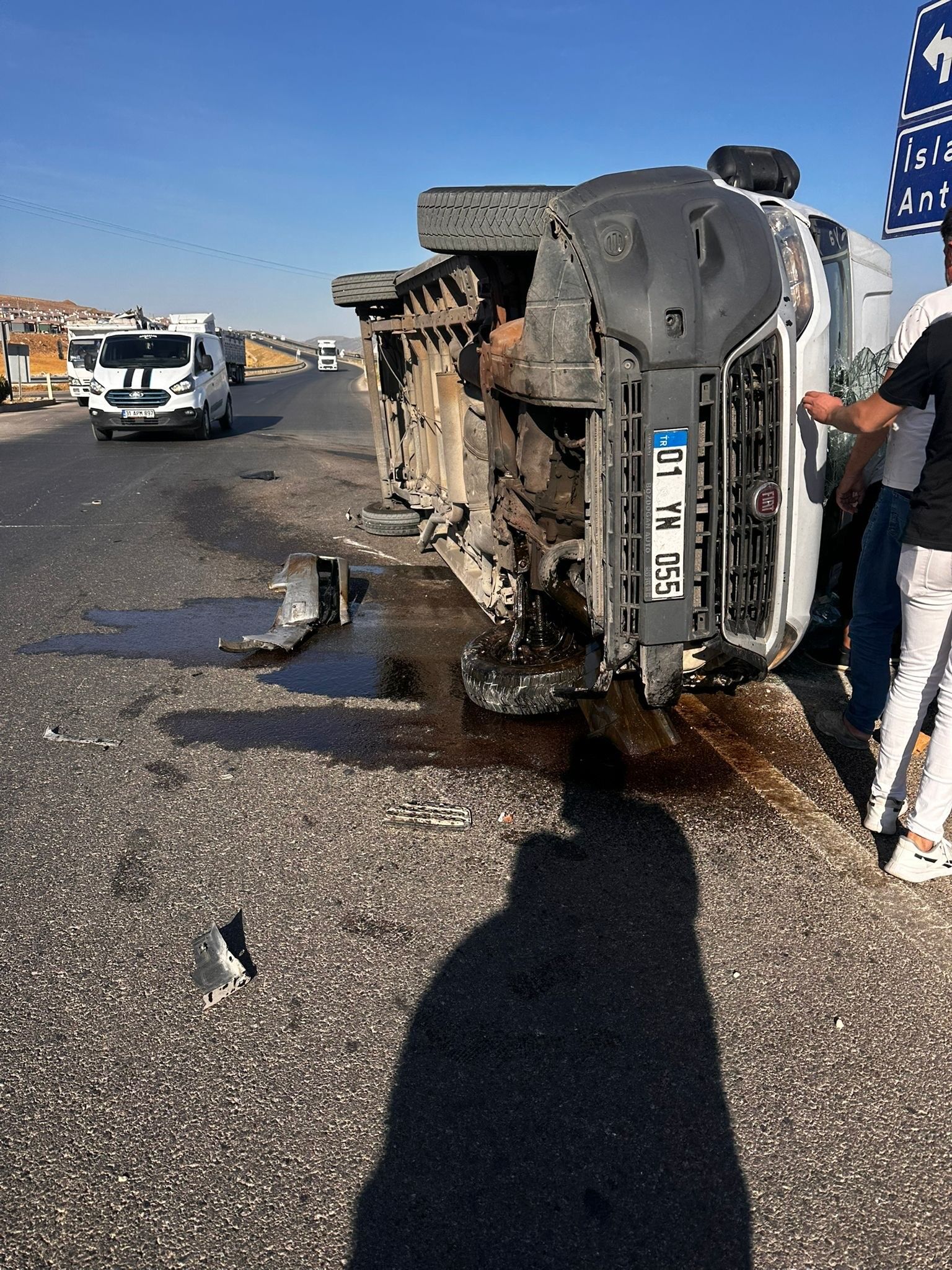 Gaziantep’te Otomobil Ile Minibüs Çarpıştı 5 Yaralı (2)