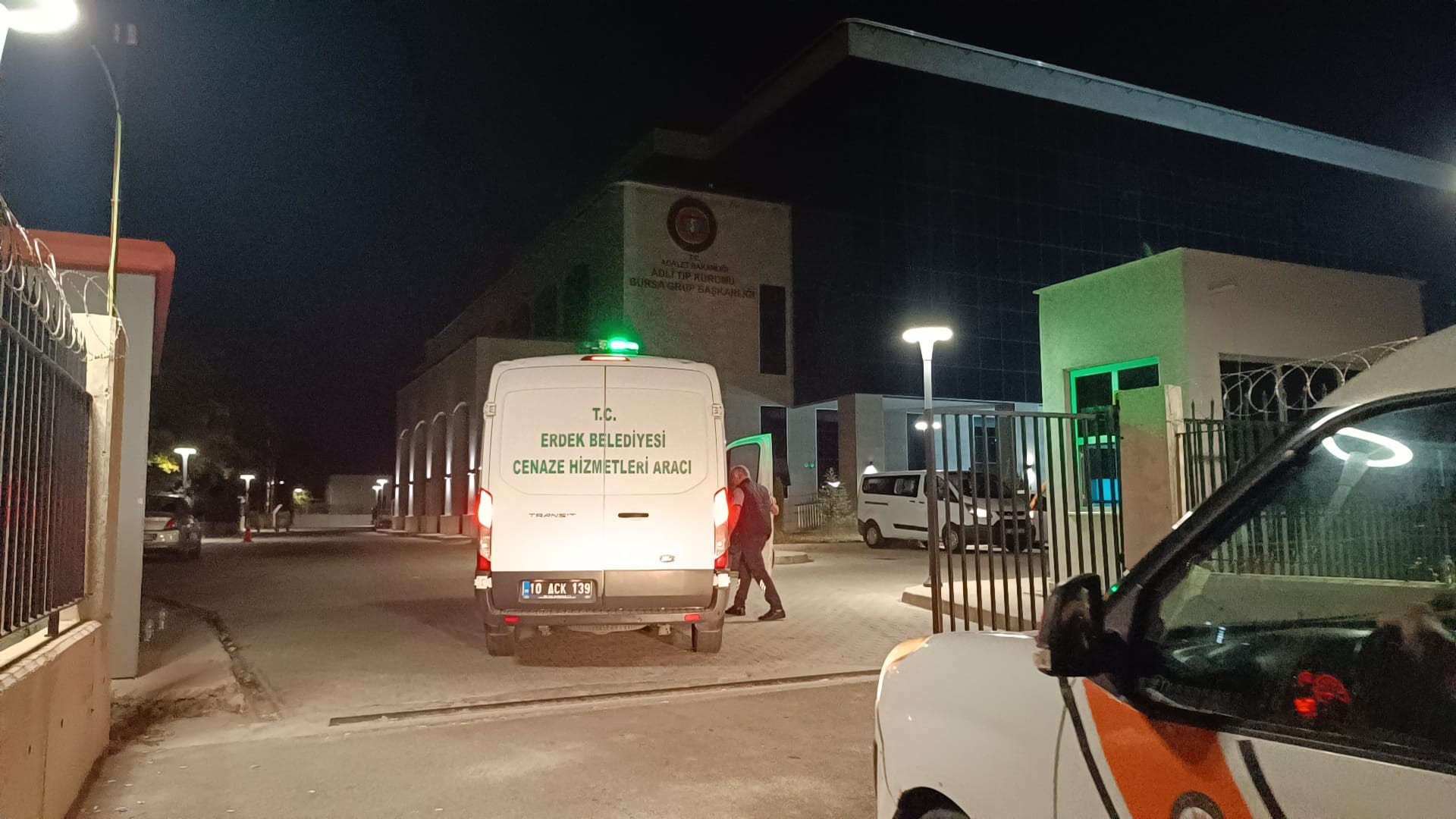 Halit Yukay'a Ait Olduğu Değerlendirilen Cansız Beden Bursa Adli Tıp Kurumu'na Getirildi (1)