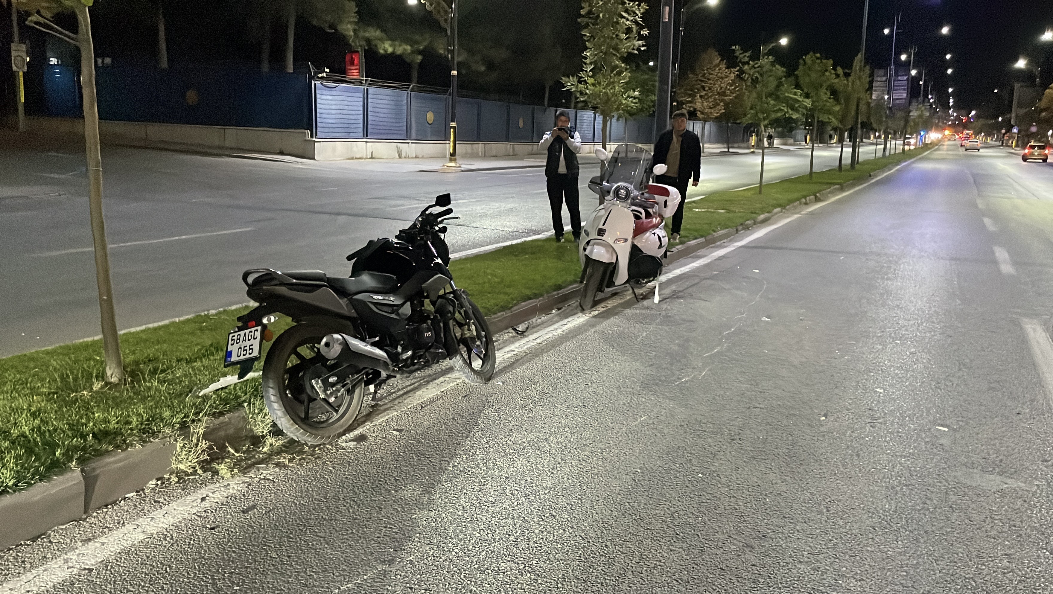 Iki Motosikletin Çarpışması Sonucu Meydana Gelen Kazada 2 Kişi Yaralandı (1)