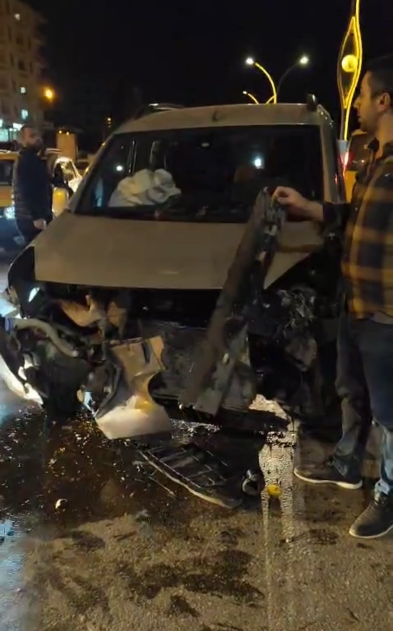 Iki Otomobilin Çarpışması Sonucu (2)