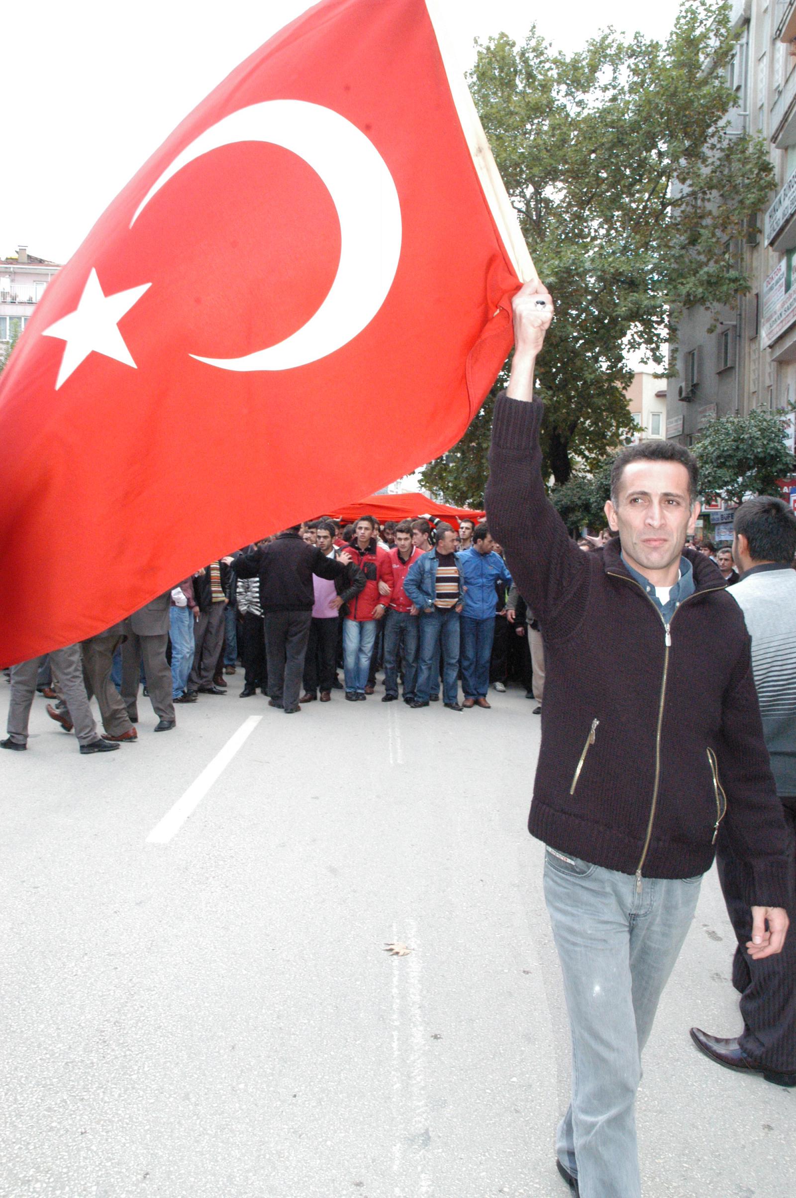 İnegöl Şehitler İçin Tek Yürek Arsivden Haber 2007 Gencgazete (10)