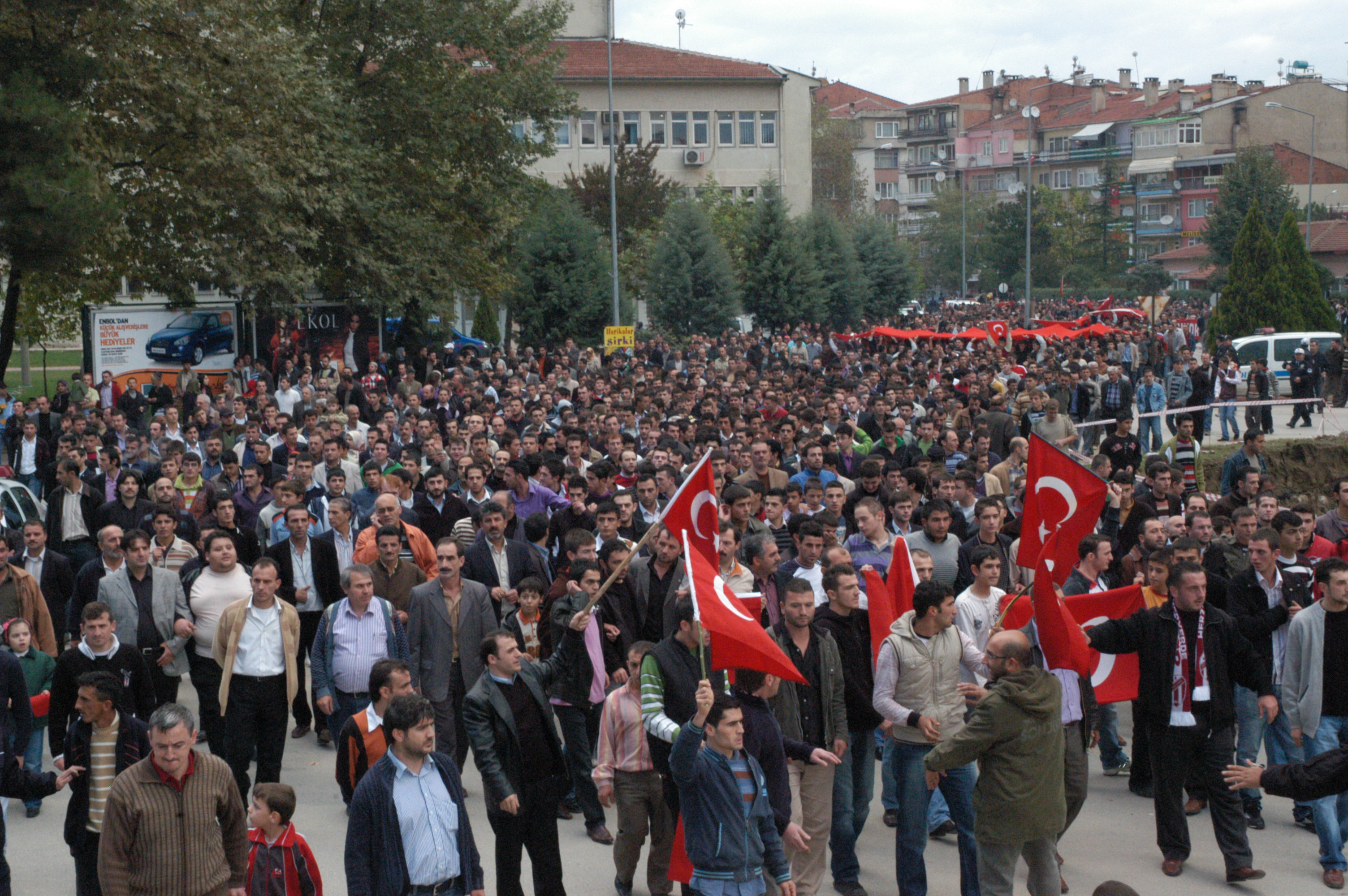 İnegöl Şehitler İçin Tek Yürek Arsivden Haber 2007 Gencgazete (11)