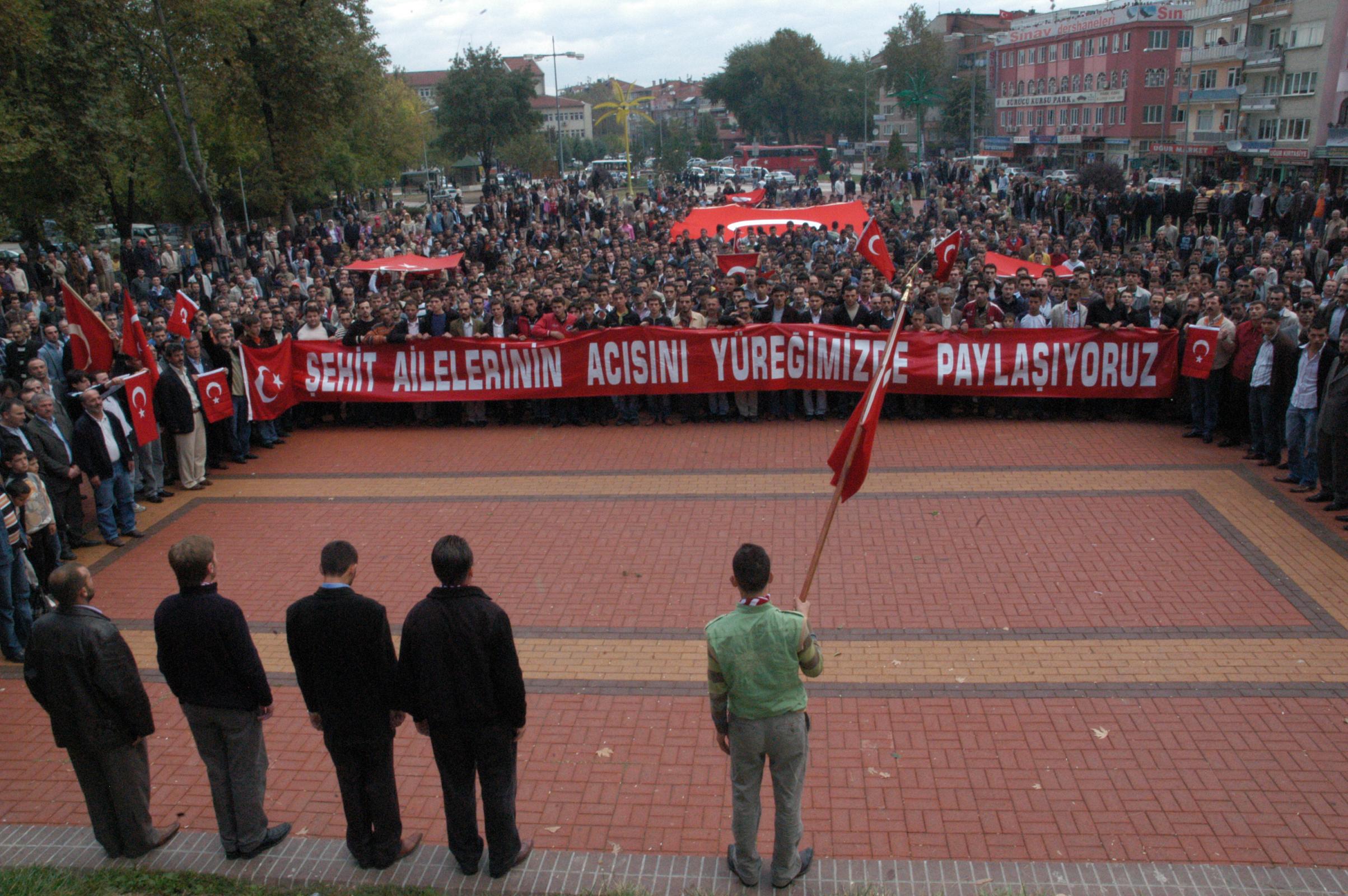 İnegöl Şehitler İçin Tek Yürek Arsivden Haber 2007 Gencgazete (2)