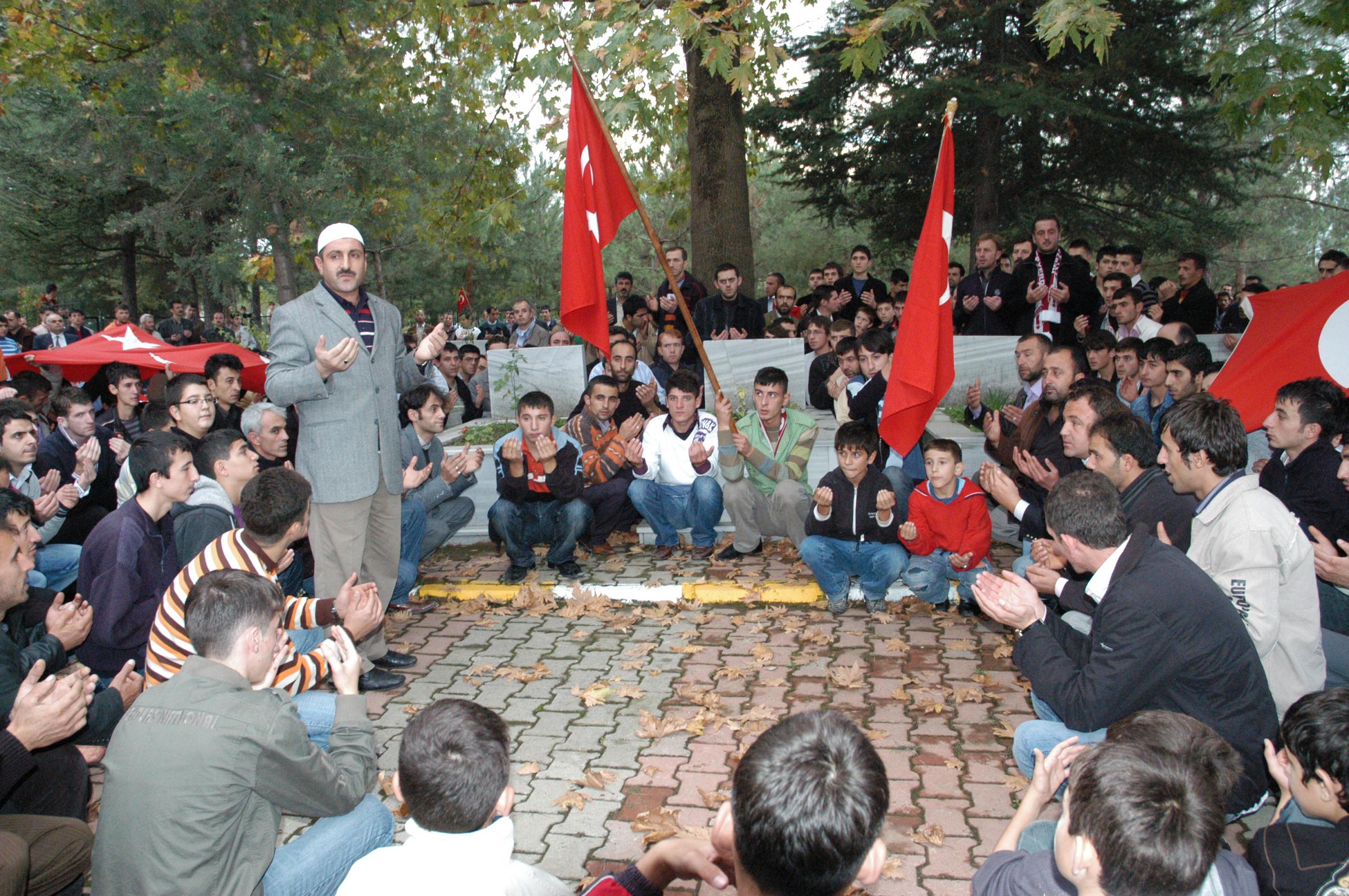 İnegöl Şehitler İçin Tek Yürek Arsivden Haber 2007 Gencgazete (4)