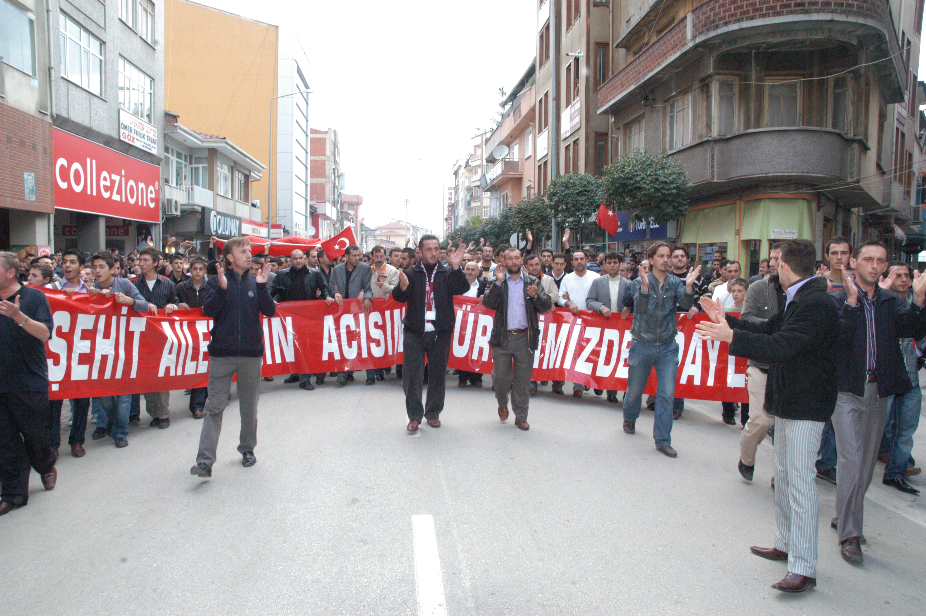 İnegöl Şehitler İçin Tek Yürek Arsivden Haber 2007 Gencgazete (5)