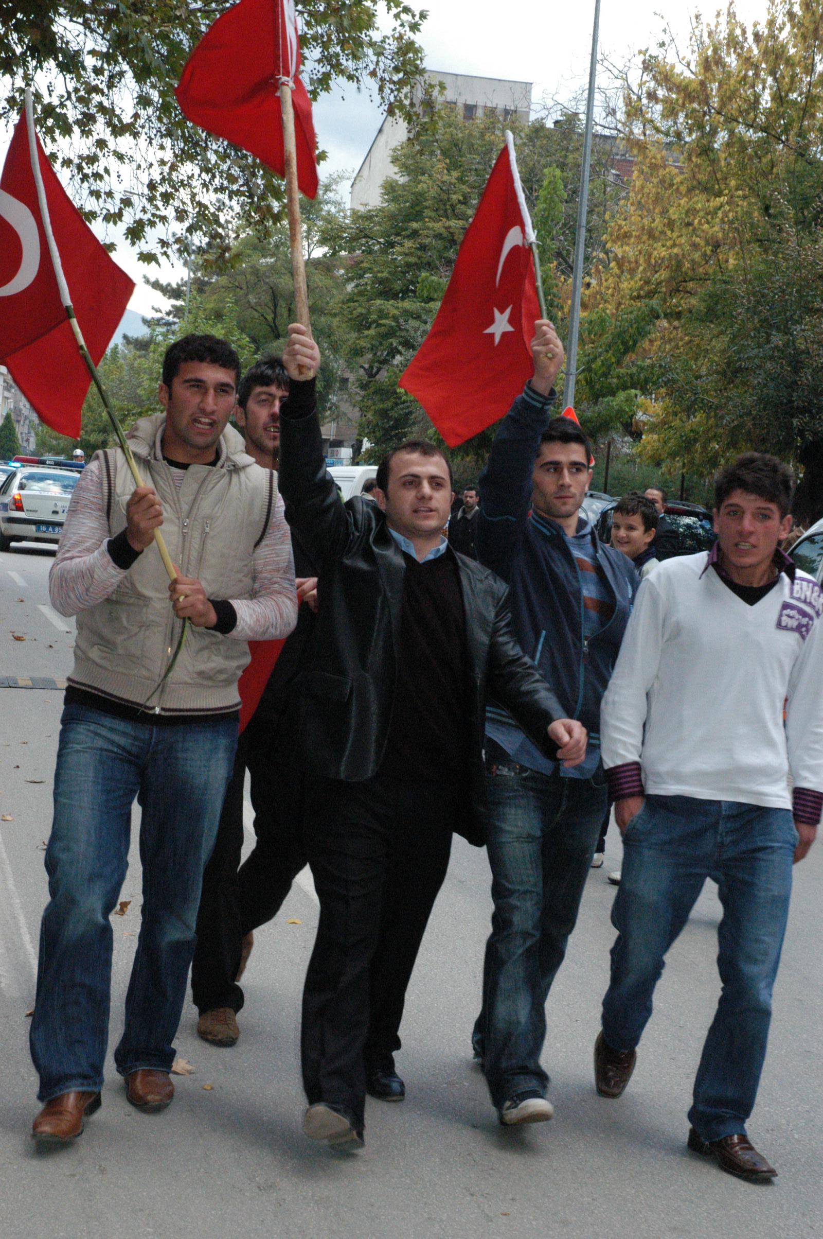 İnegöl Şehitler İçin Tek Yürek Arsivden Haber 2007 Gencgazete (9)