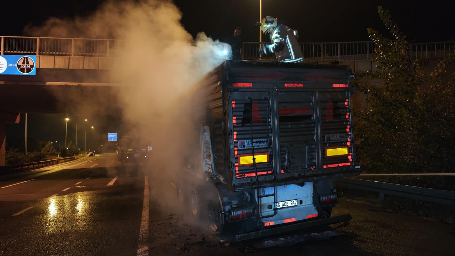 Inegol Tir Dorse Yangin Gencgazete-1