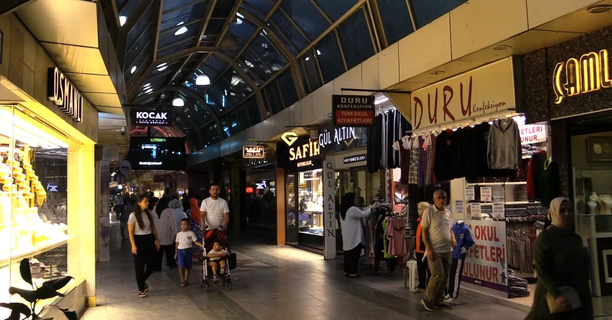 İnegöl'de Alışveriş Zamanı! 9 Gün Sürecek Şenlikte Yüzde 50'Ye Varan İndirimler Başlıyor (2) Gencgazete