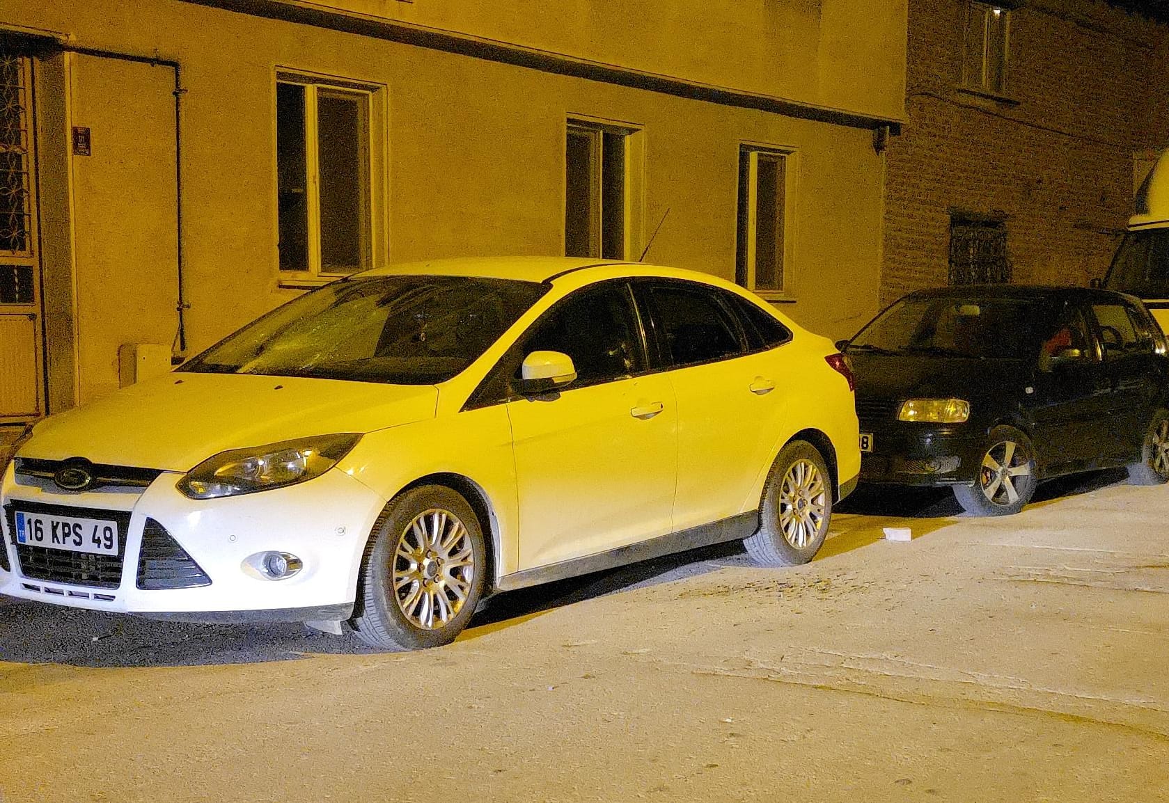 İnegöl’de Aracın Camlarını Kıran Şüpheli Gencgazete (2)