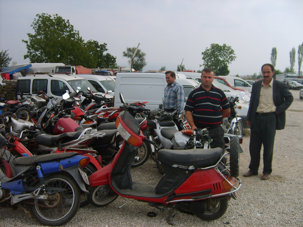 İnegöl’de Bağlanan Araçlar Çürüyor Arsivden Haber 2007 Gencgazete (3)