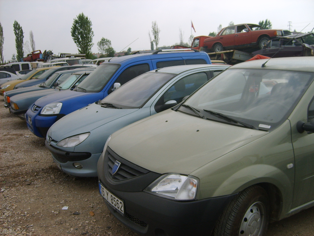 İnegöl’de Bağlanan Araçlar Çürüyor Arsivden Haber 2007 Gencgazete (4)