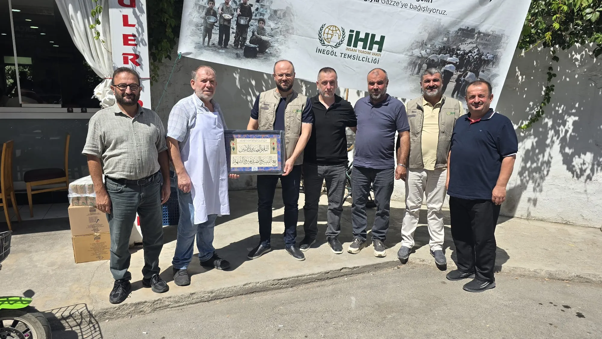 İnegöl’de “Bir Günlük Gelirim Gazze’ye” Kampanyası Sürüyor (4)