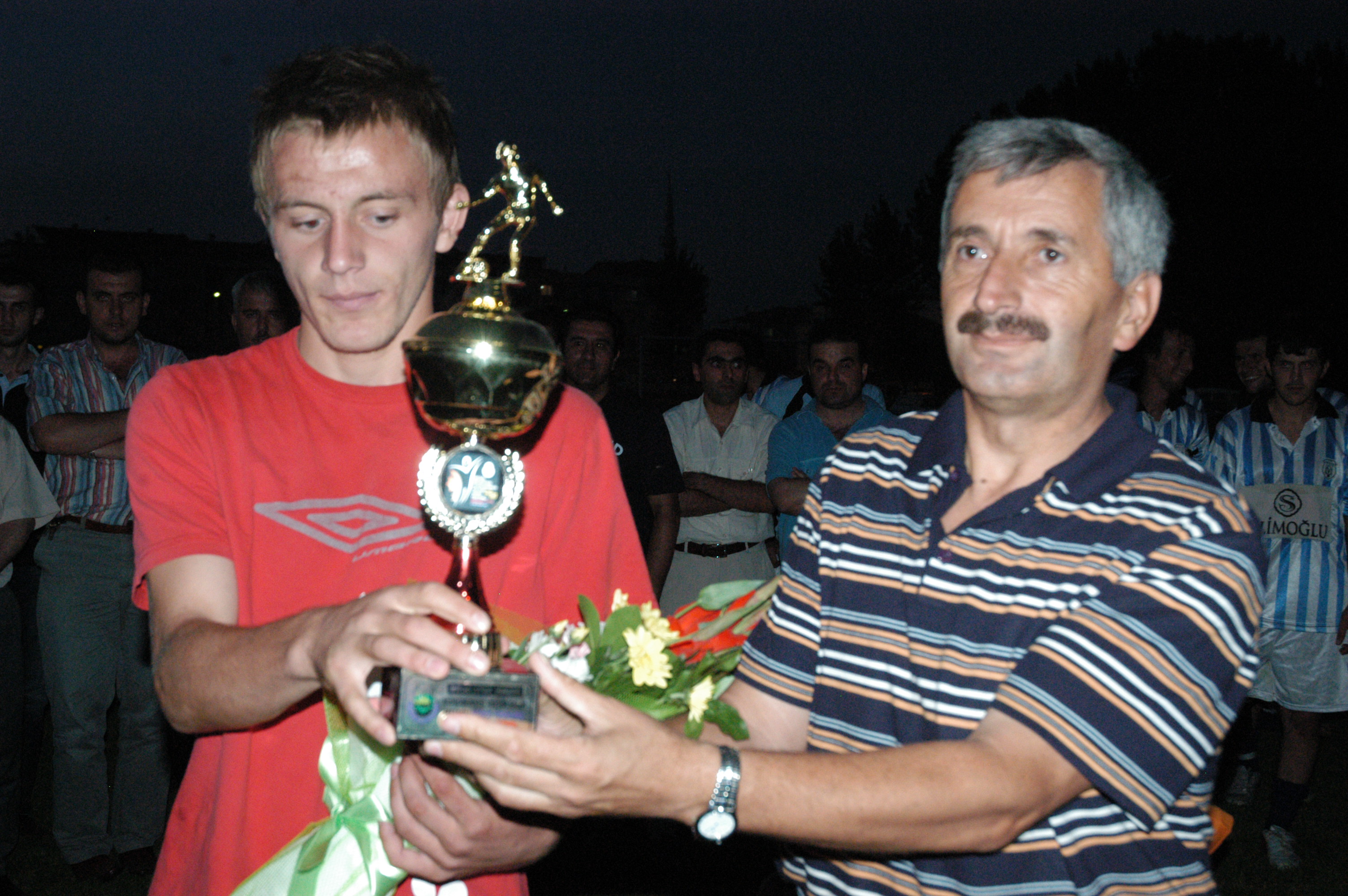 İnegöl'de Dörtlü Turnuva Arsivden Haber 2007 Gencgazete (6)