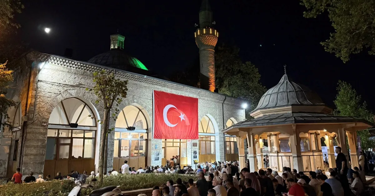 İnegöl’de Mevlid Kandilinde Camiler Doldu, Helva Ikramı Yapıldı (2)