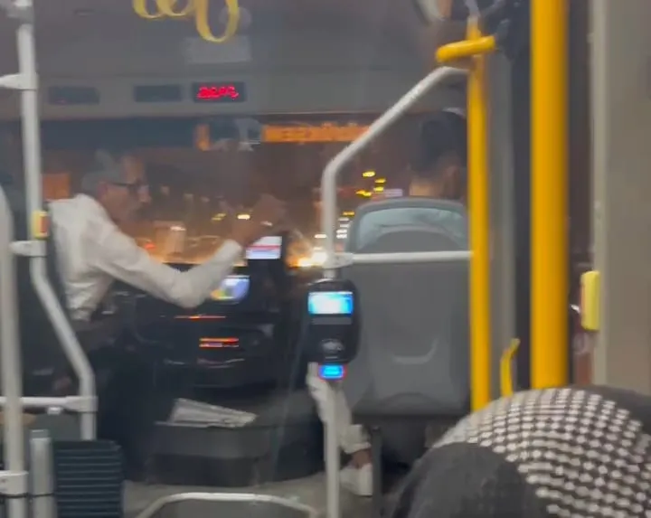 İnegöl’de Otobüs Şoförü Ile Sürücü Arasında Tartışma Çıktı! O Anlar Kamerada (3)