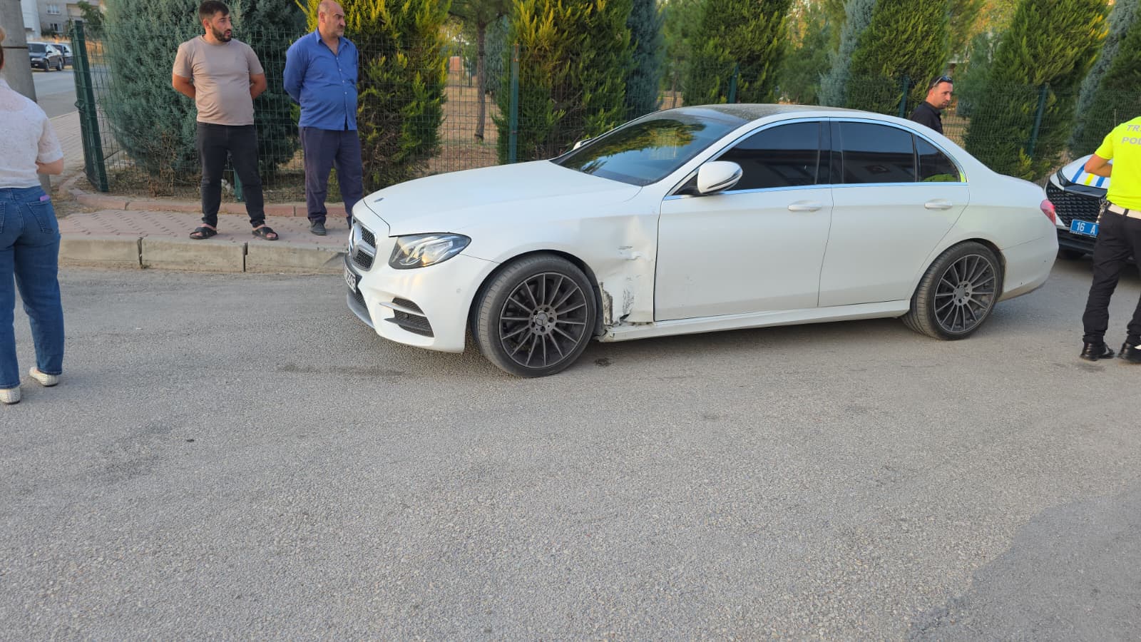 İnegöl’de Otomobil Ile Motosiklet Çarpıştı (1)-1