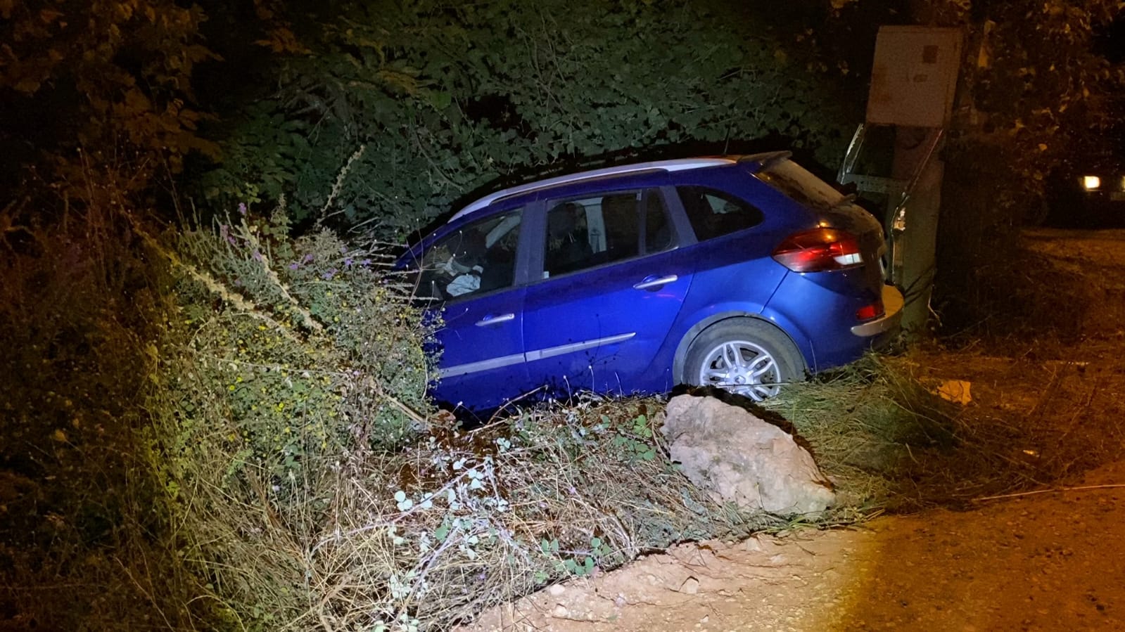 İnegöl’de Otomobiller Kafa Kafaya Çarpıştı 4 Yaralı (2)