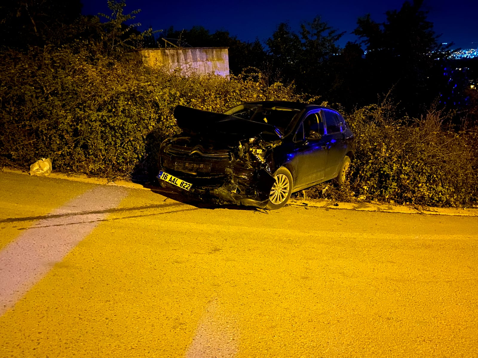 İnegöl’de Otomobiller Kafa Kafaya Çarpıştı 4 Yaralı (4)