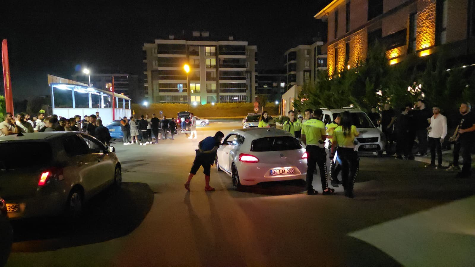 İnegöl’de Polisin Dur Ihtarına Uymadı, Aracı Bırakıp Başka Araçla Kaçtı (1)-1