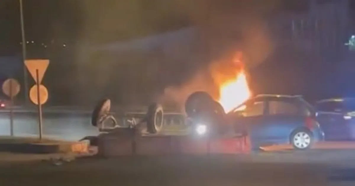 İnegöl’de Traktöre Çarpan Otomobil Alev Aldı Anne Ve Kızı Yaralandı