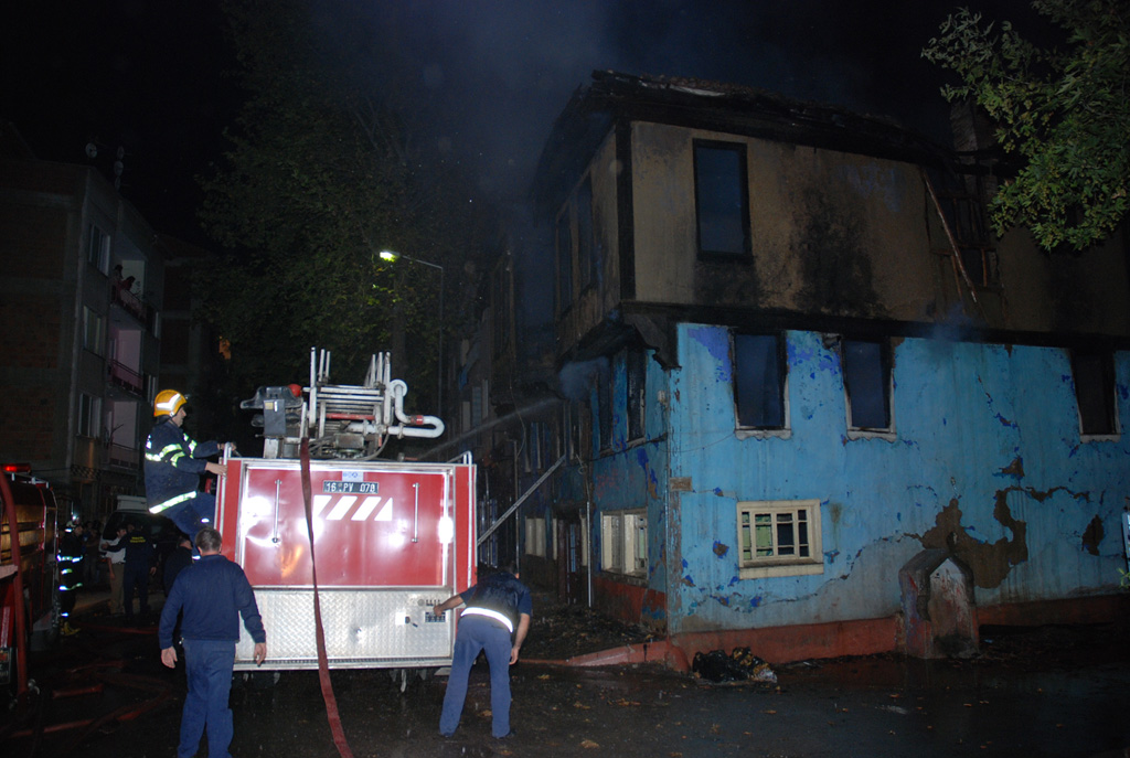 İnegöl’ün Eski Evlerinde Yangın (3)