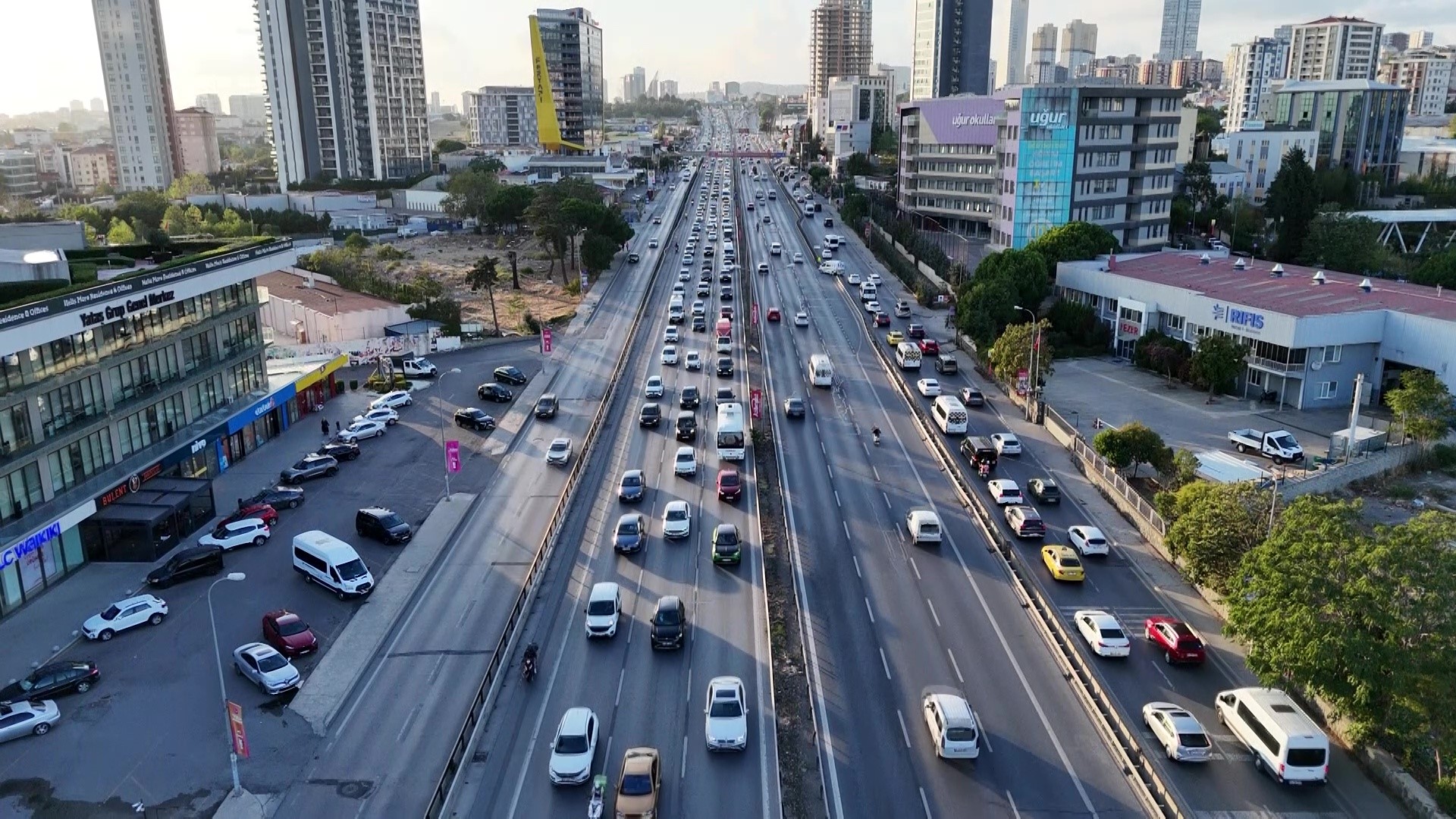 İstanbul’da Iş Çıkışı Trafiği Dron Ile Görüntülendi (1)