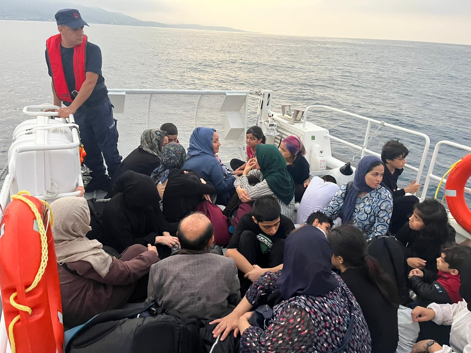 İzmir Açıklarında 46'Sı Çocuk 81 Düzensiz Göçmen Yakalandı (3)