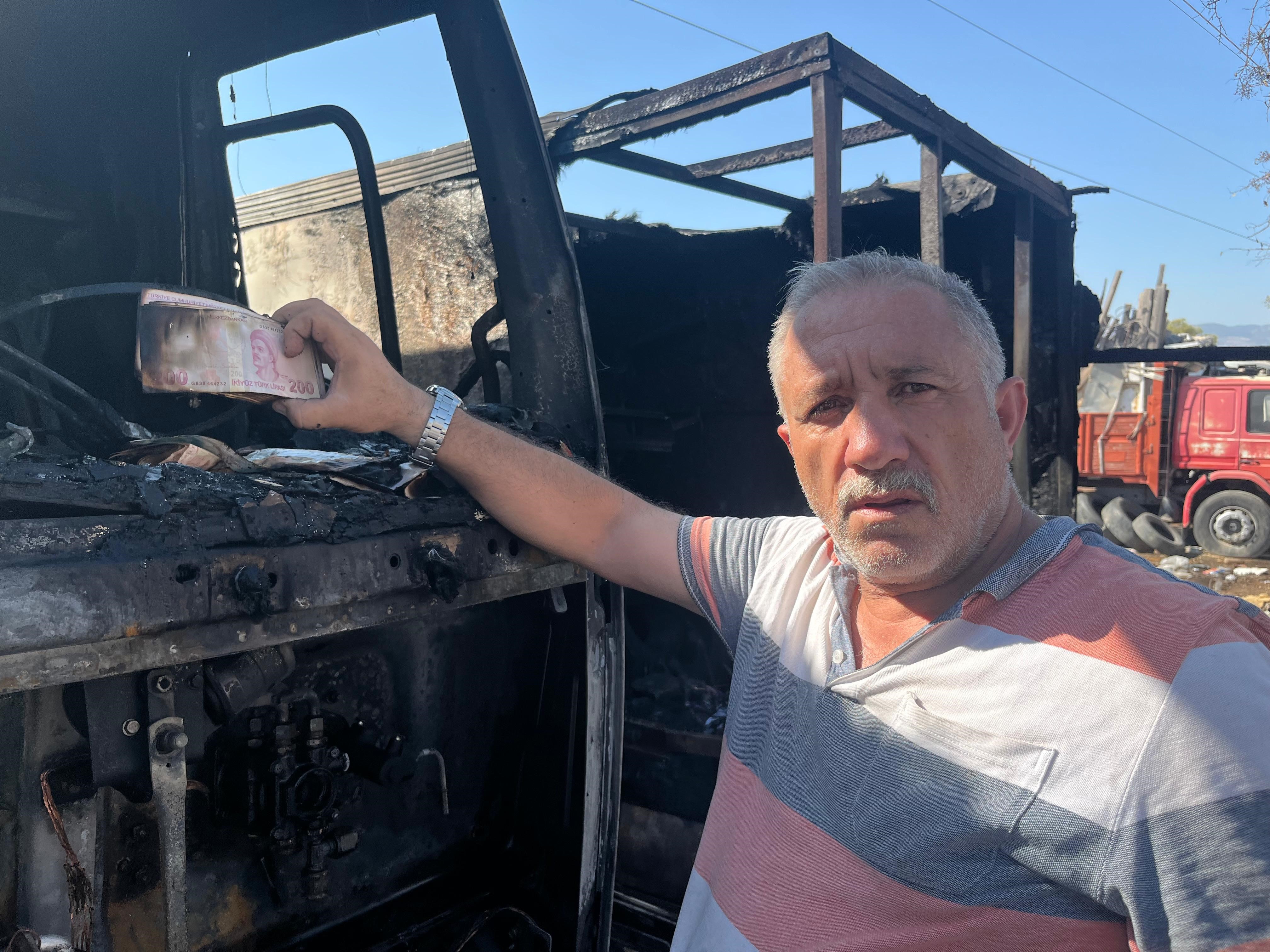 İzmir'de Tır Garajında Yangın Çıktı (2)