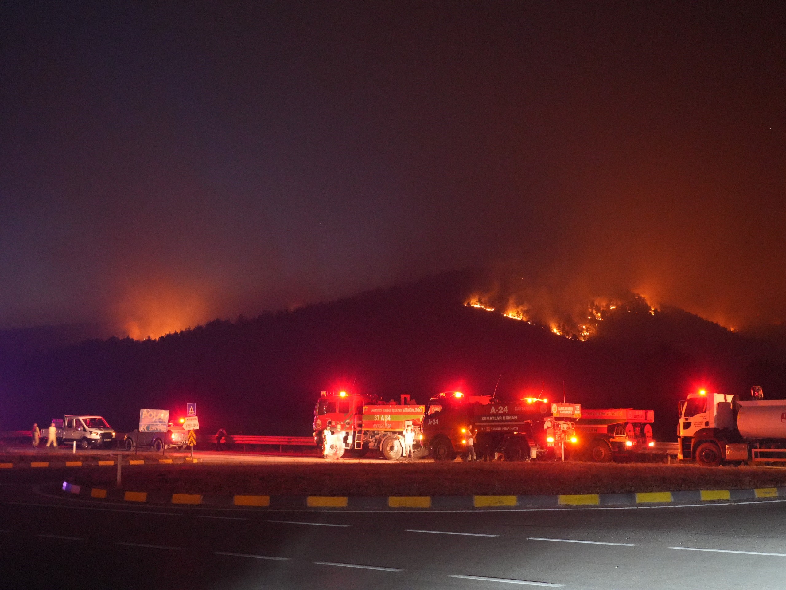 Kastamonu'da Orman Yangınıyla Mücadele Sürüyor Tahliye Edilen Köy Sayısı 9'A Yükseldi (1)