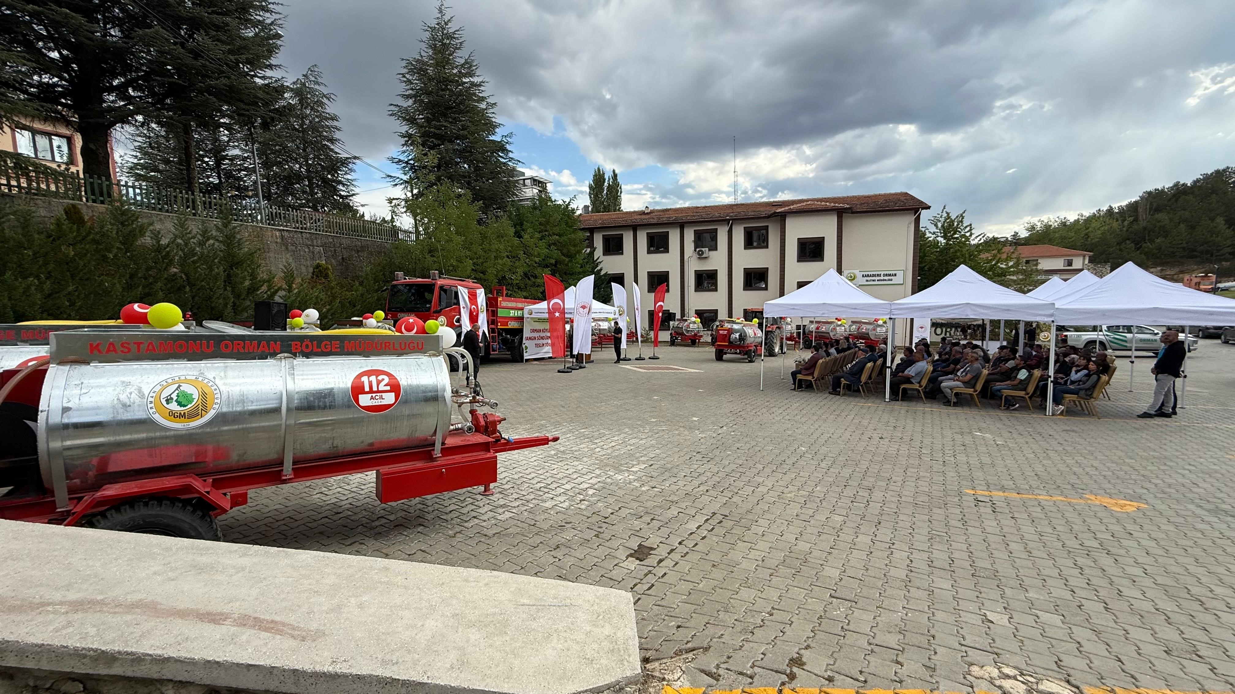 Kastamonu’da Yangına Hassas Köylere 16 Su Söndürme Tankeri Dağıtıldı (1)