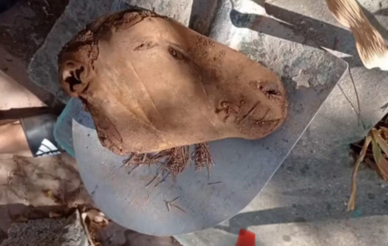 Kazdıkları Her Mezarın Altından Büyü Çıktı (1)-1