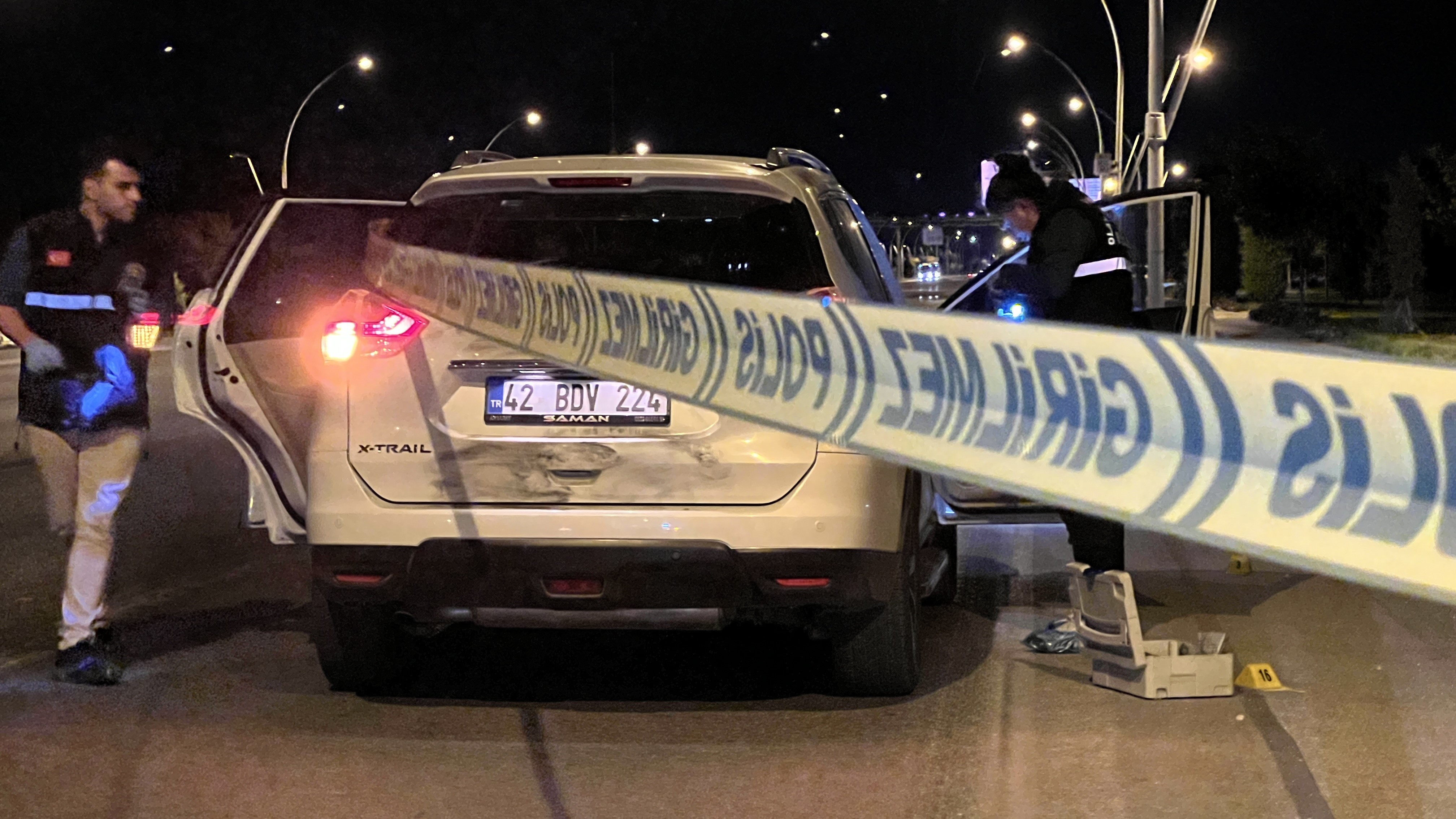 Konya’da Kendisini Havaalanına Bırakacak Aracın Önünü Kesen Kişiler Tarafından Silahlı Saldırıya Uğrayan Bir Kişi Ağır Yaralandı (1)