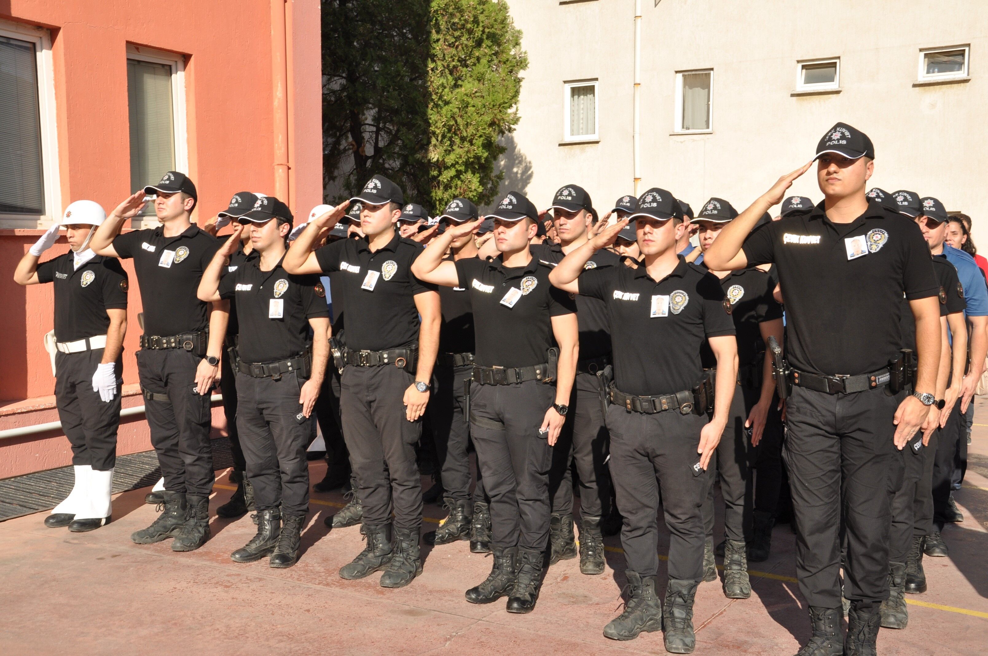 Manisa'daki Tır Faciasında Yaralanan Polisten Acı Haber (4)